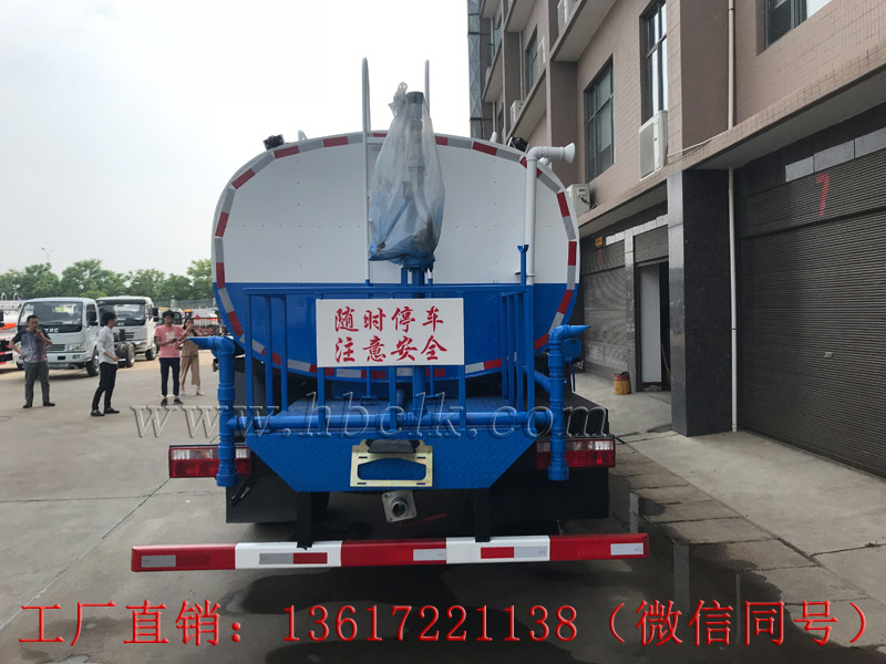 東風多利卡D9保溫運水車