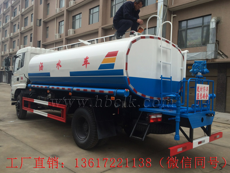東風(fēng)專底12噸灑水車正在安裝**示燈